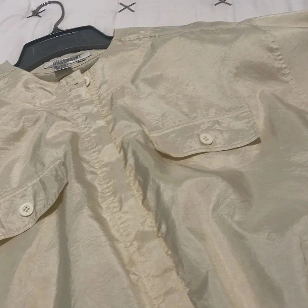 Vintage windbreaker like pale yellow pullover top Size M - Image 5