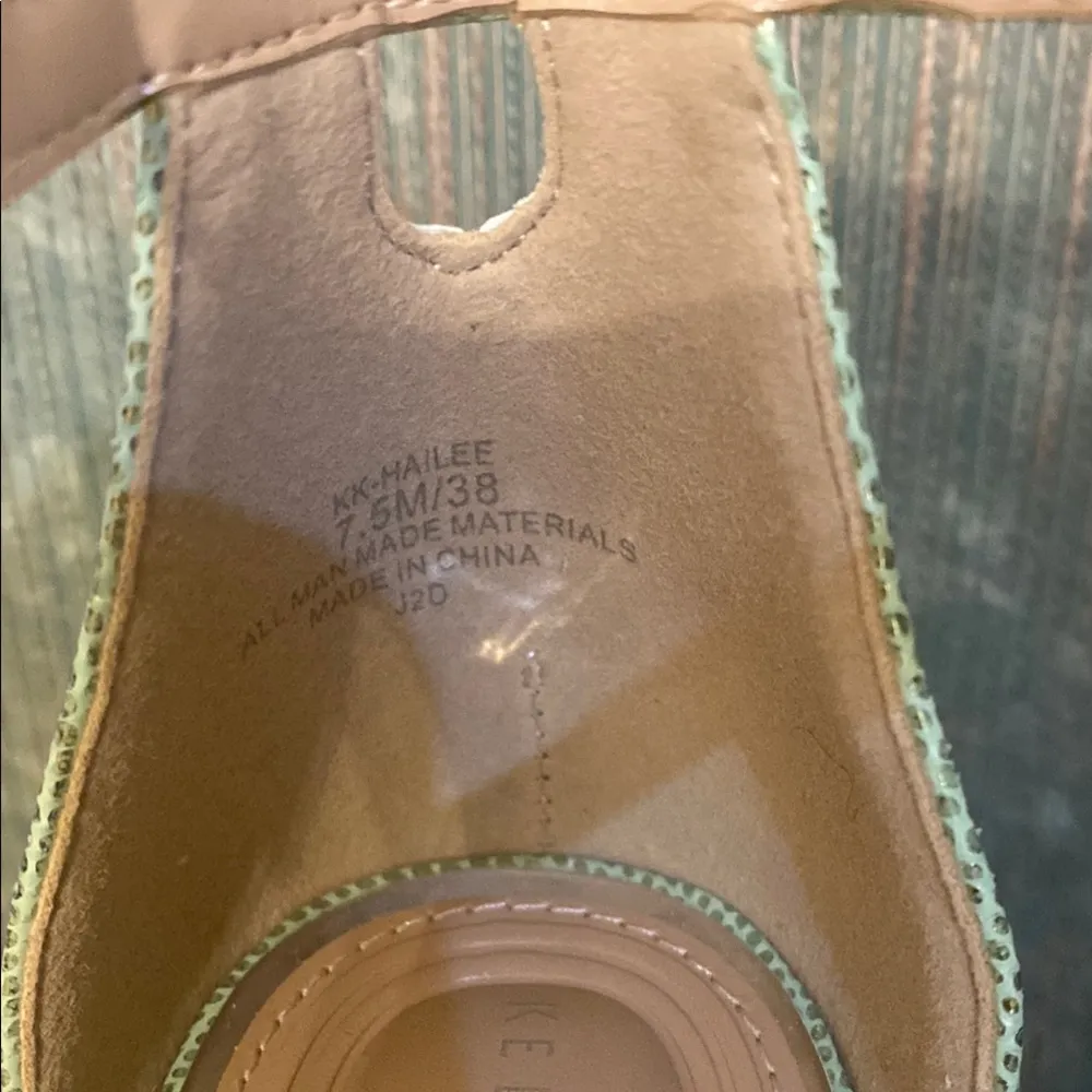 Kelly & Katie Green Block Sandal - Image 3