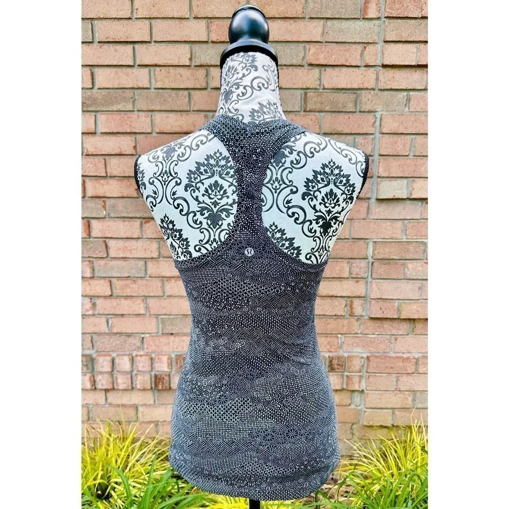 EUC Lululemon Cool Racerback Tank Top Black White Floral Print Size 2-4 - Image 3