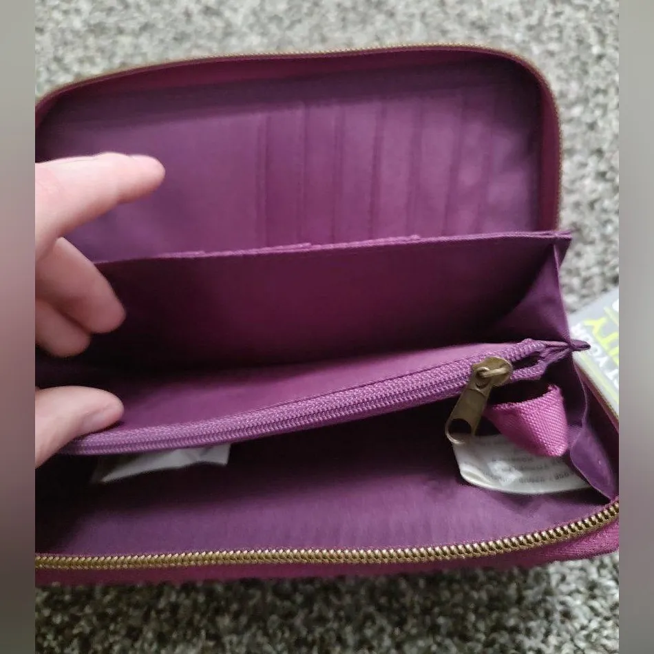 NWT Travelon Magenta RFID Blocking Wallet - Image 6