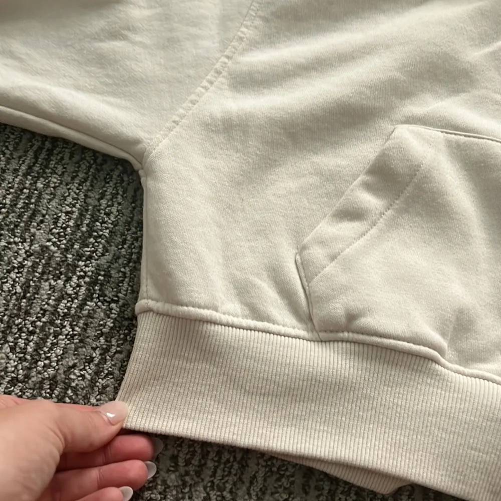 Zara Cropped Cream Hoodie - Image 4