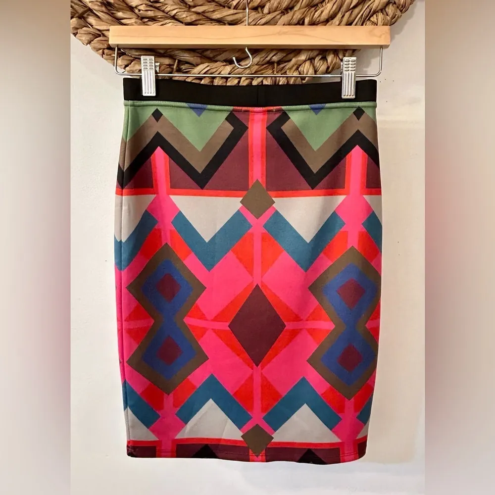 Scuba Skirt Geometric Pattern Size Small - Image 2