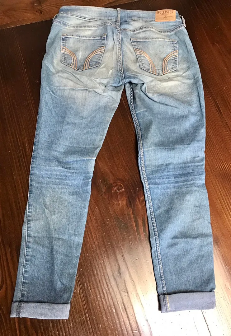 Hollister Light-wash Jeans - Image 3