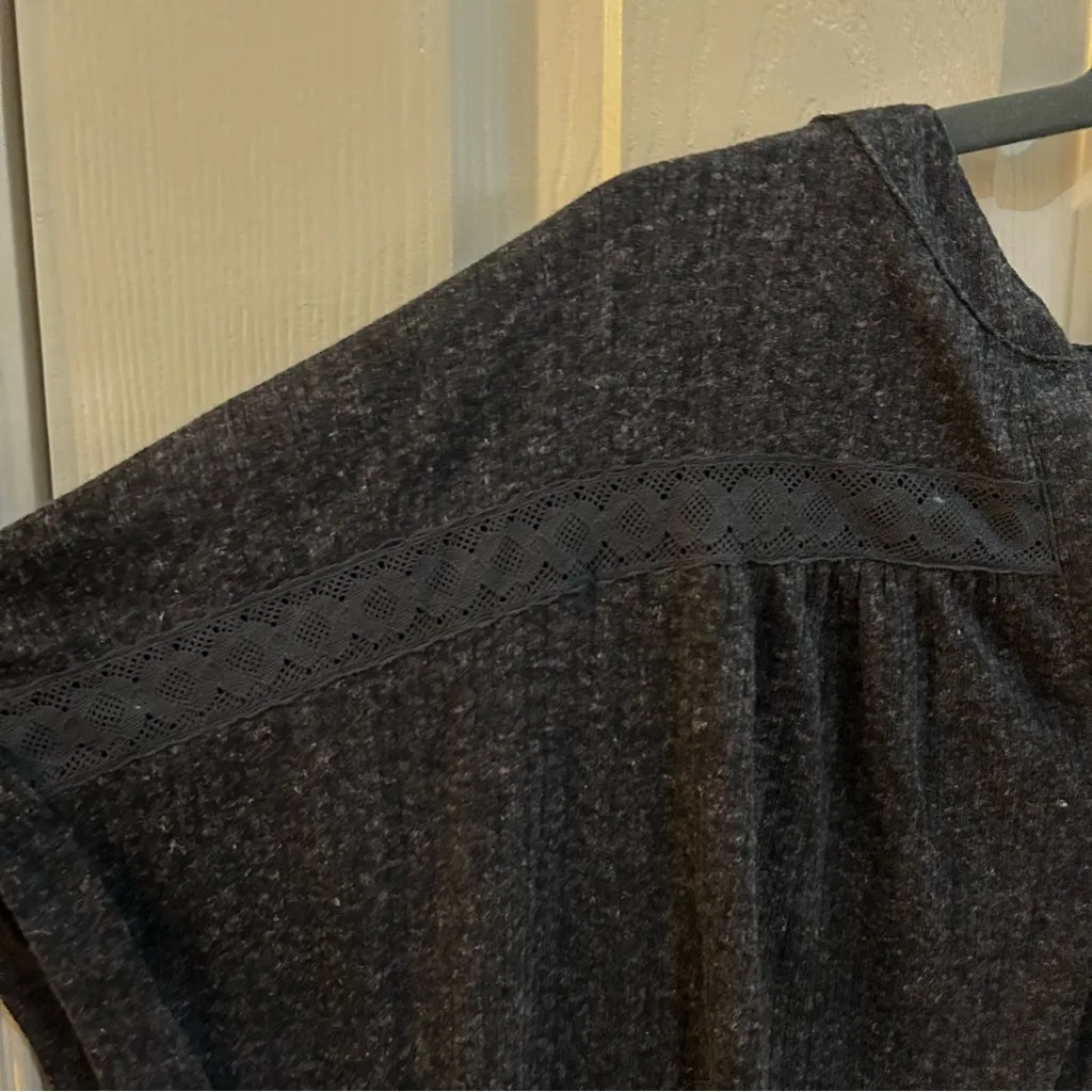 Como Vintage Women's Short-Sleeve Henley Shirt with Crochet Detailing - Image 5