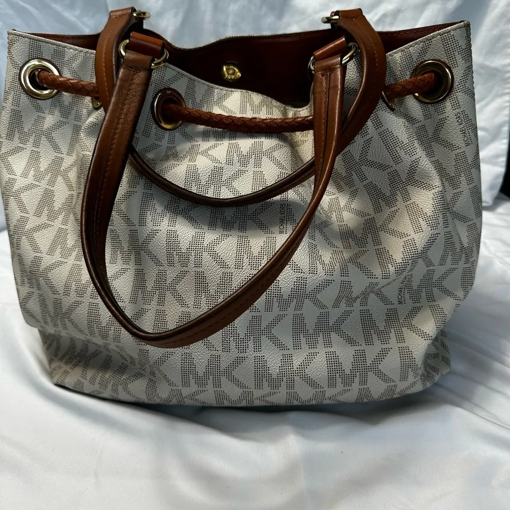 Michael Kors Jet Set Drawstring Bag - Image 2