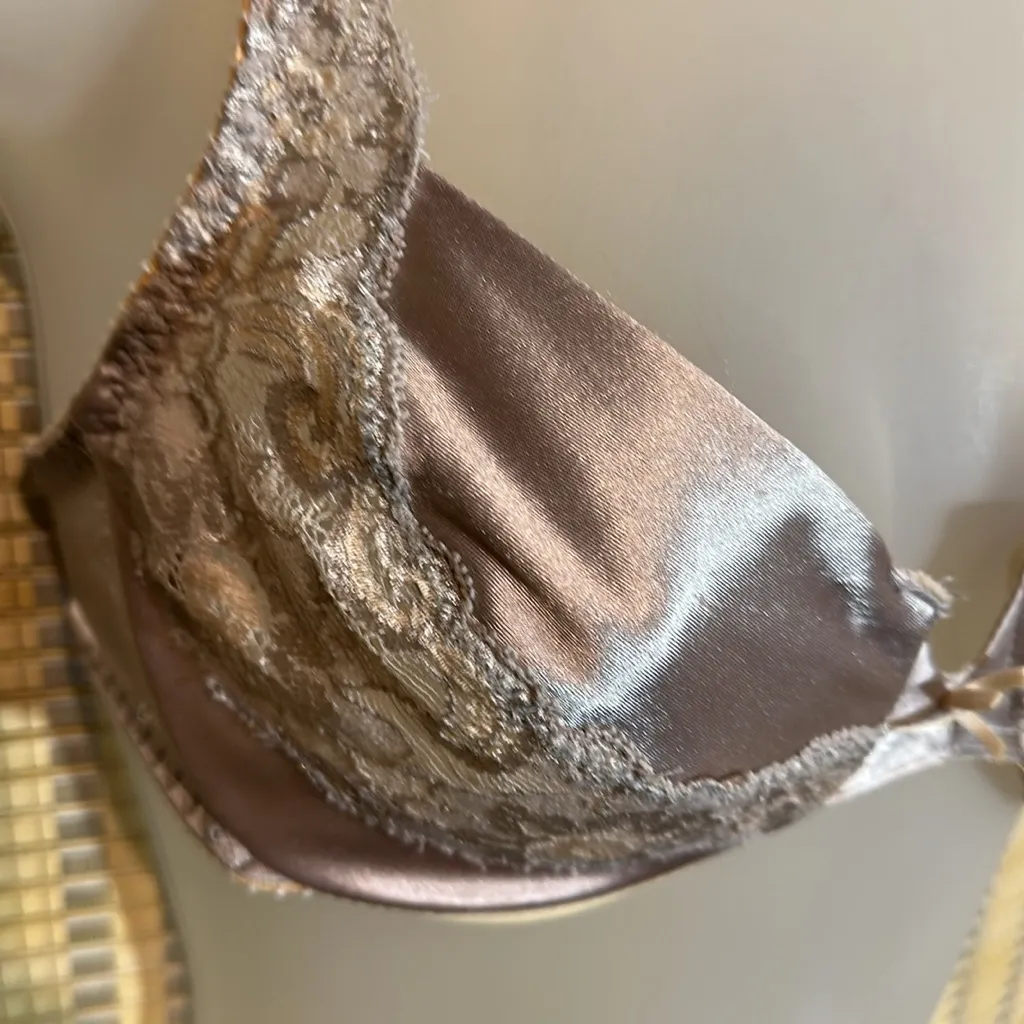Victoria’s Secret Gold Label 1980s/1990s Gold Satin Lace Underwire Brand 34B - Image 4