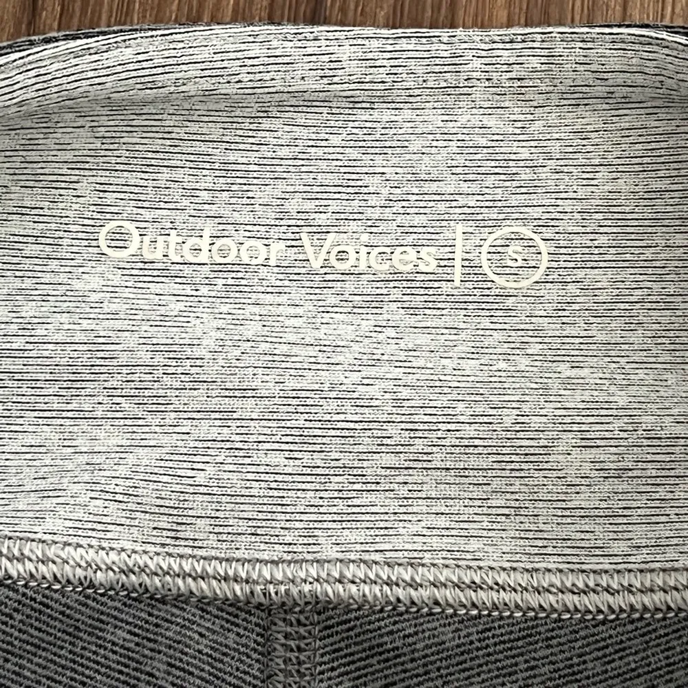 Outdoor Voices 7/8 Springs Leggings in Graphite/Ash/Dove | Small - Image 8