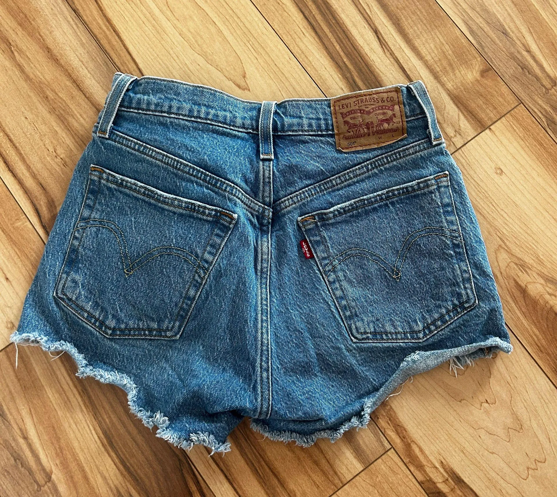 Levi’s 501 Shorts - Image 4