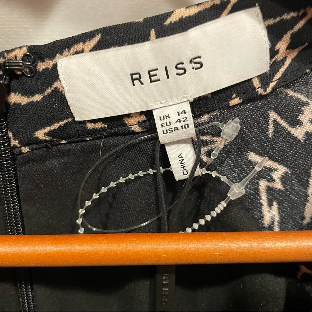 NWT black Reiss deep v electric lady dress ziggy zaggy pattern midi flowy shazam - Image 9