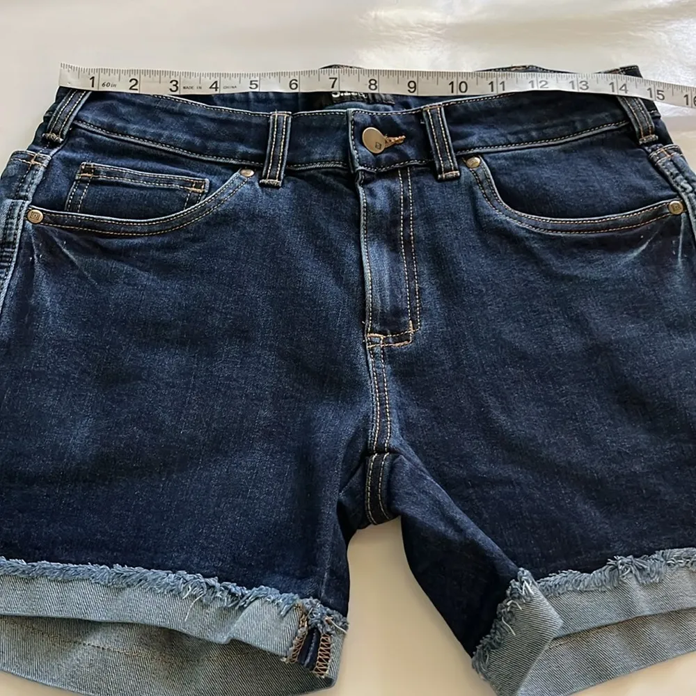 5.11 Tactical Cuffed Mid Rise Shorts Size 6 - Image 4