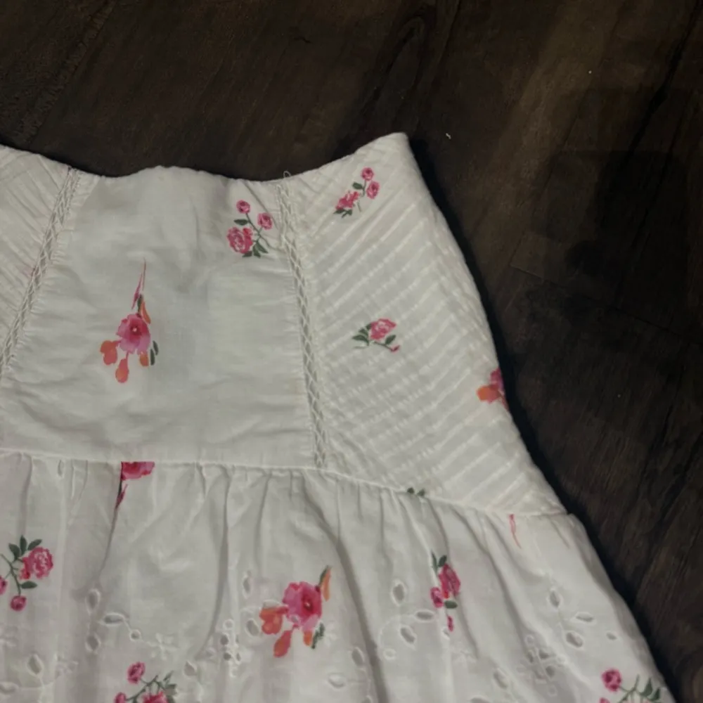 NWOT ZARA FLORAL WHITE MINI SKIRT - Image 5