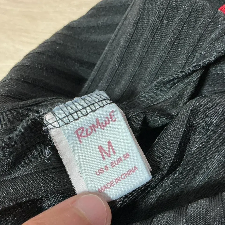 Y2K Black Ribbed Crop Tank Top Red Trim Embroidered Mushroom Women's Size M‎ - Image 5