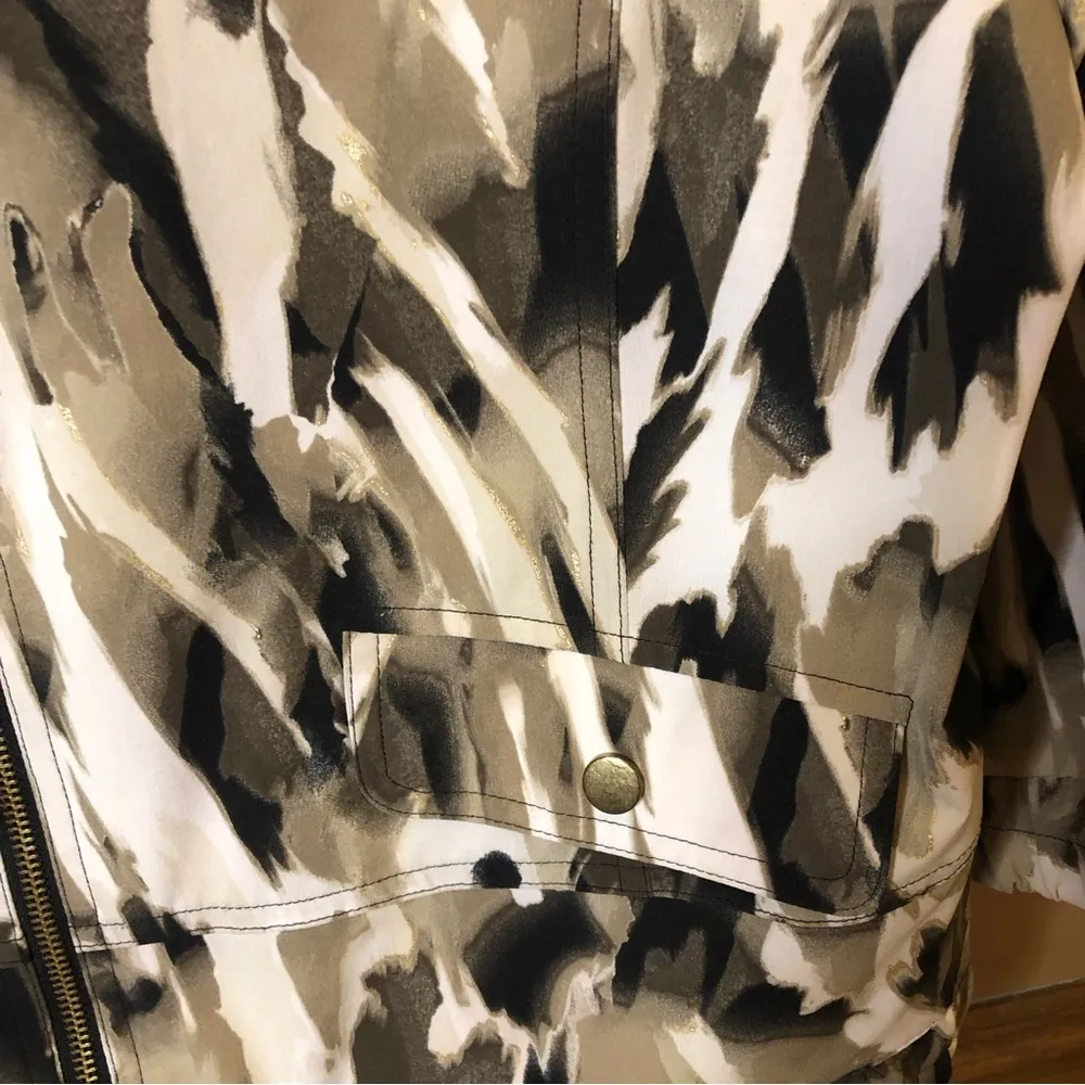 Chico’s Zenergy Zip Up 3/4‎ Sleeve Jacket Metallic Gold White Cream black 2 - Image 5