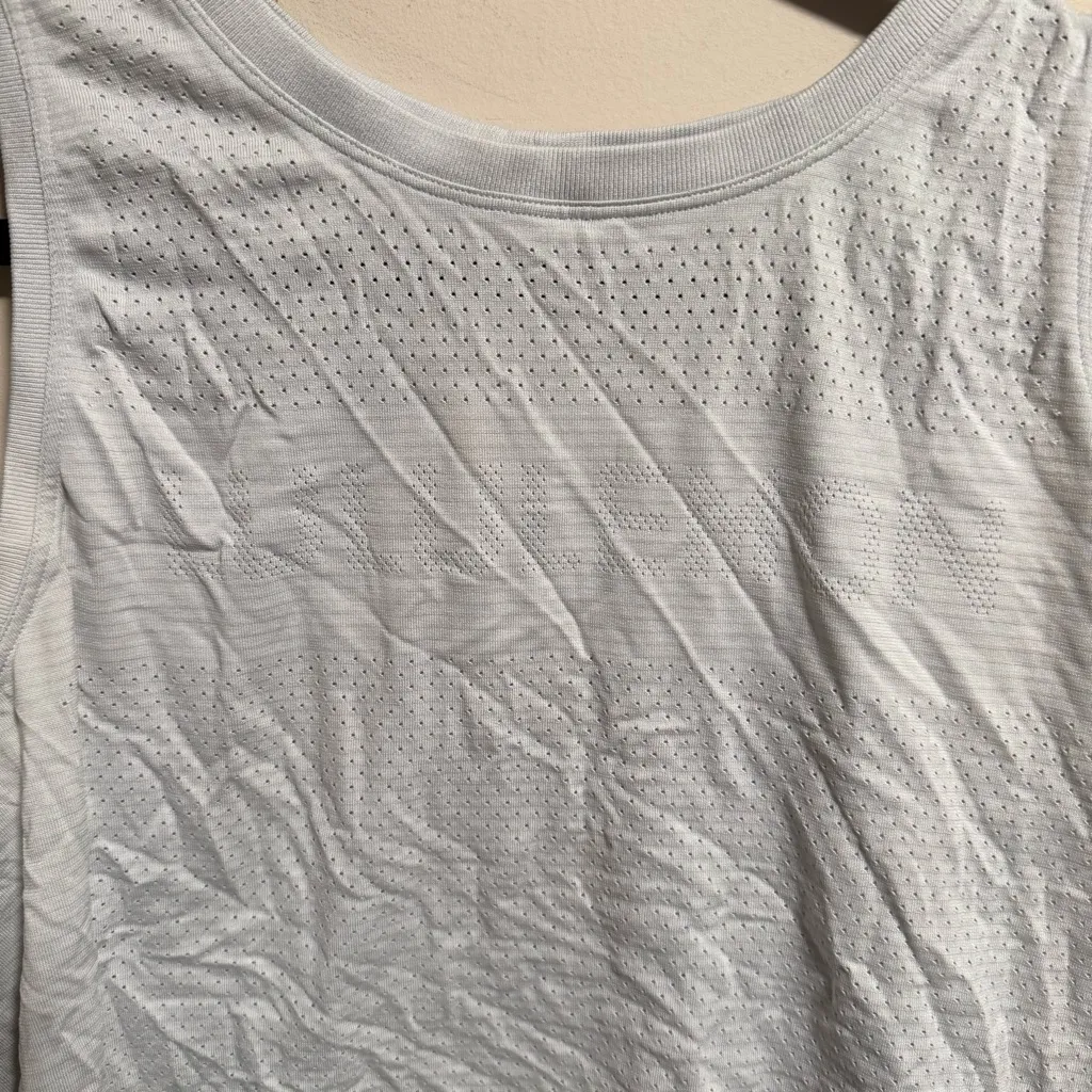 Lululemon Breeze By Muscle Crop Tank *lululemon Silver Lilac Silver Lilac Size 4 - Image 3