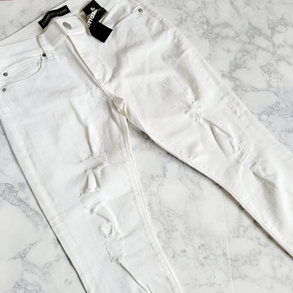 Express distressed cropped legging jeans size 8 - Image 8