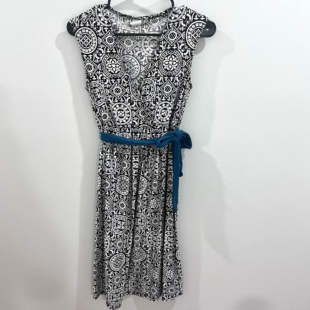 Black and white faux wrap dress with teal belt size XS - Image 3