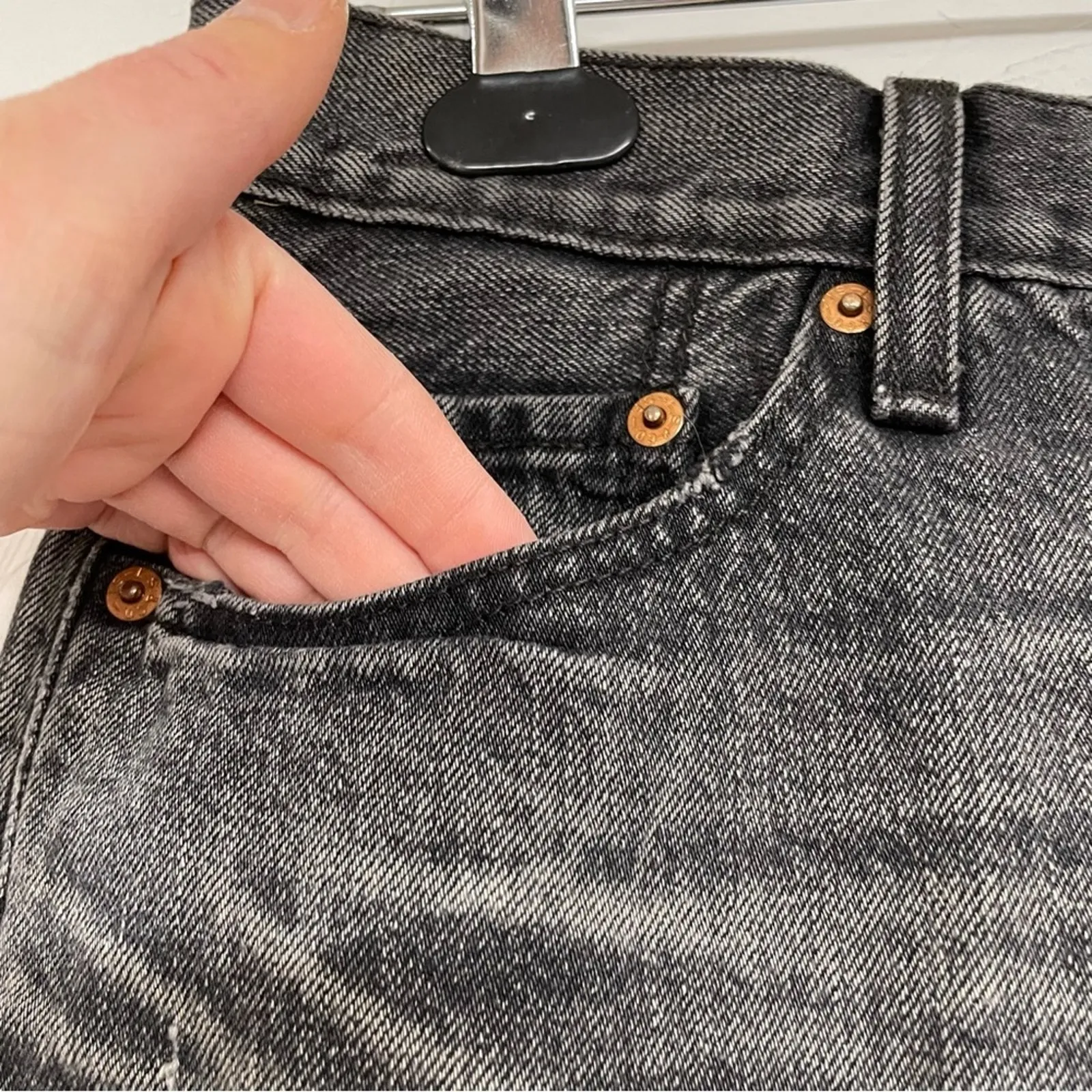 Levi’s 501 Grey Denim Distressed Cut Off Jean Shorts Womens 26 High Rise Casual - Image 3