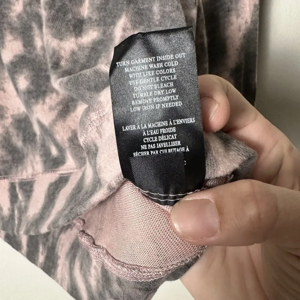 BLANK NYC  Women's Cropped Hoodie Size Small Animal Print Cheetah Long Sleeve NWT - Image 7