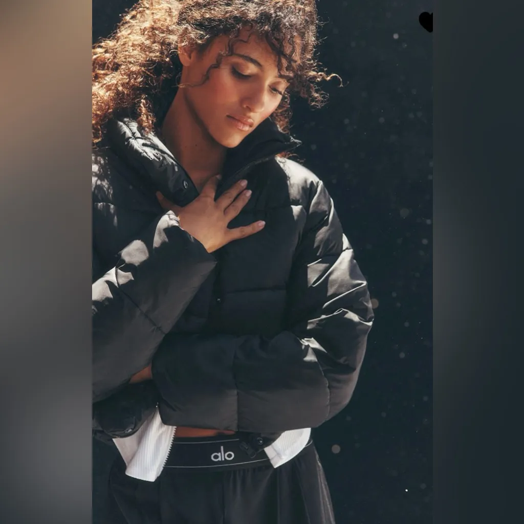 ALO Yoga NWT Gold Rush Puffer Jacket Full Zip, zipper pocket, very warm Black S - Image 11