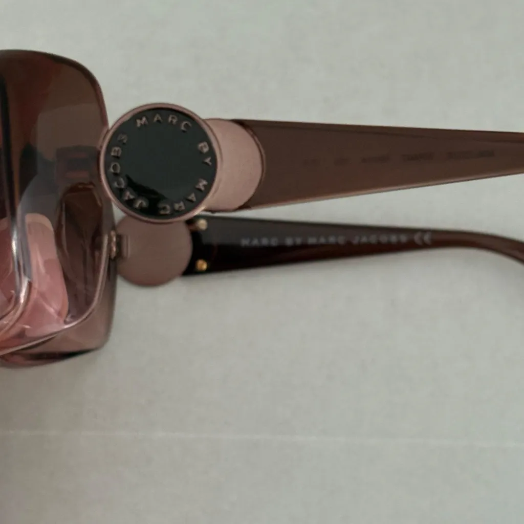 Marc By MARC JACOBS Women's‎ Sunglasses. - Image 4