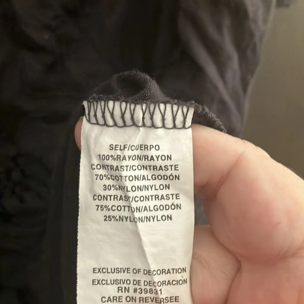 Rewind FINAL MARKDOWN  lace accented top medium - Image 5