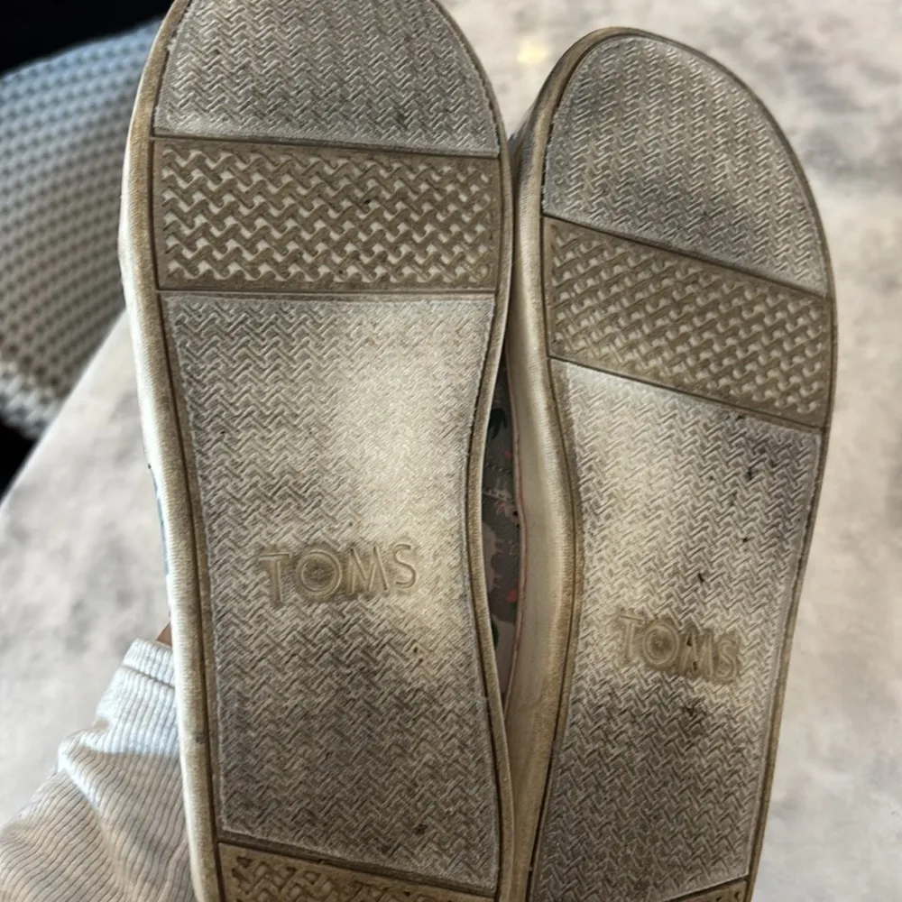 Toms Slip-on Canvas Shoes - Image 5