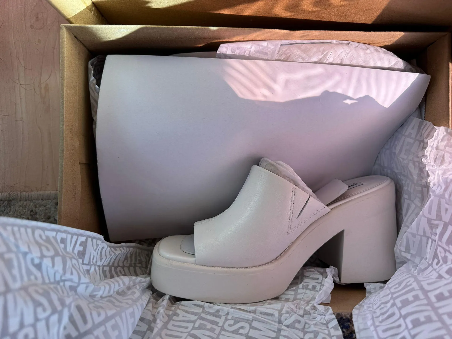 White Sandal - Image 3