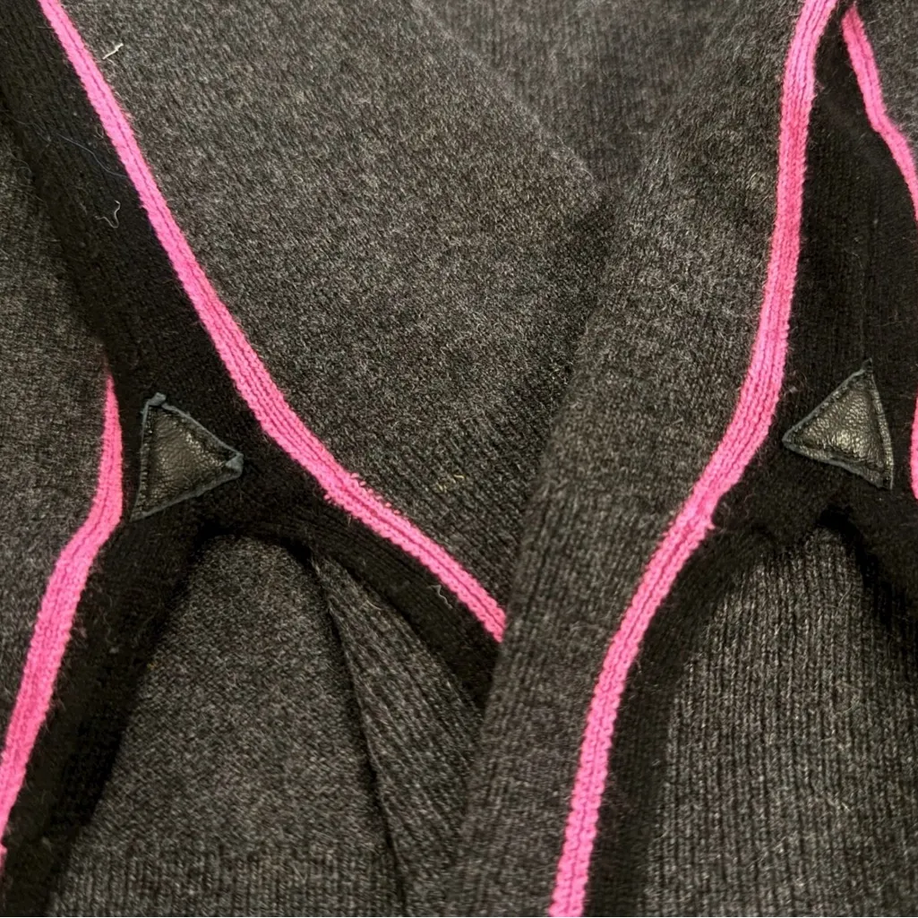 AUTUMN CASHMERE Sheepskin on 🔺hem. Cashmere Raglan Sweater Charcoal/Pink Size S - Image 3