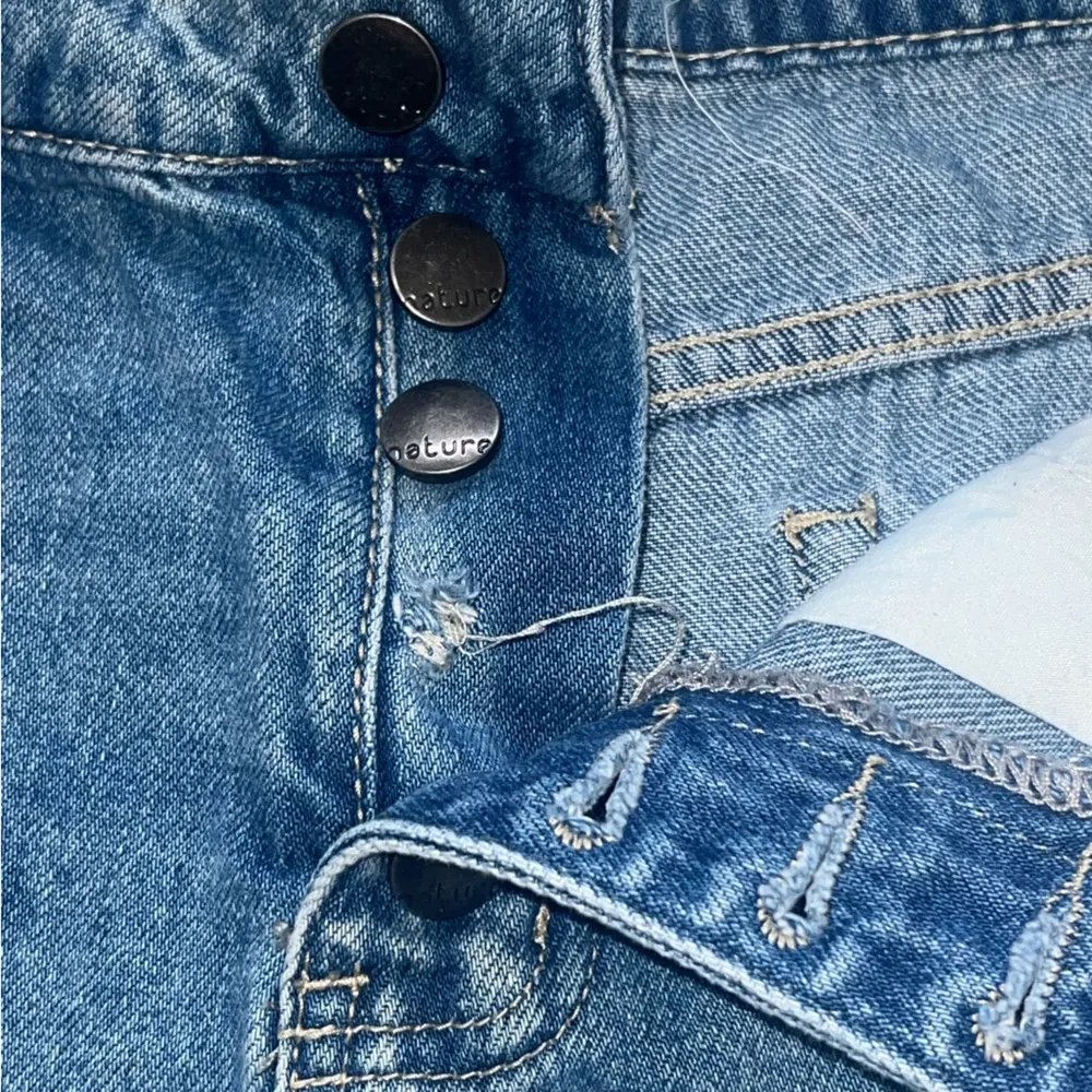 Distressed button fly High waist Natural Denim blue Jean Shorts size medium - Image 4