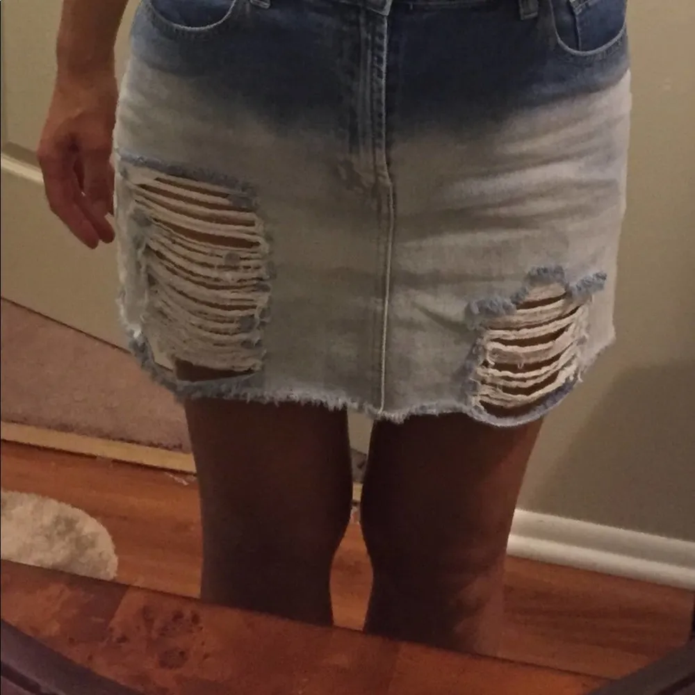Forever 21 Distressed Denim Ombré Skirt 27 Sexy - Image 5