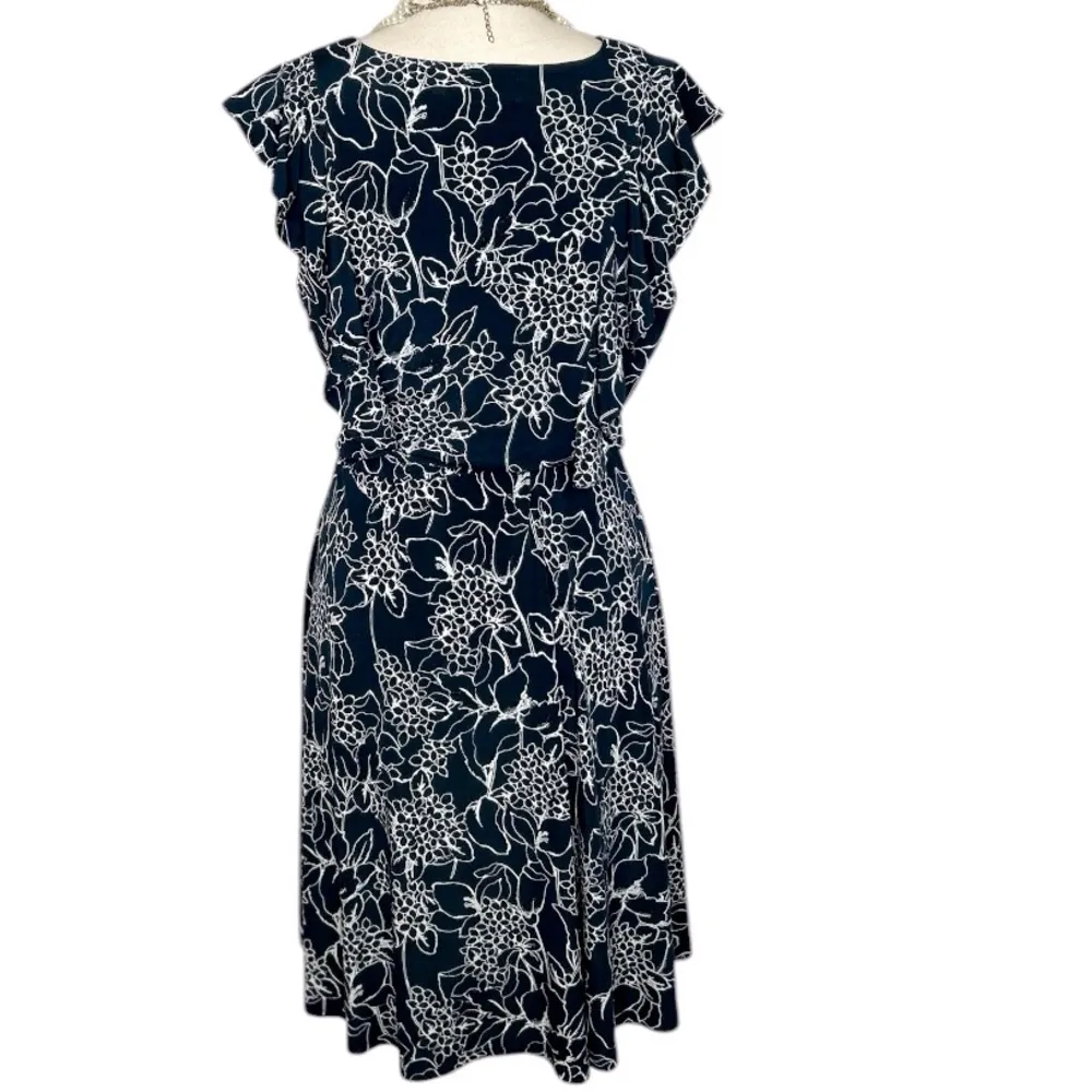 Ivanka Trump Dress Size Small V-neck Sleeveless Fully Lined, side zipper Navy - Image 2