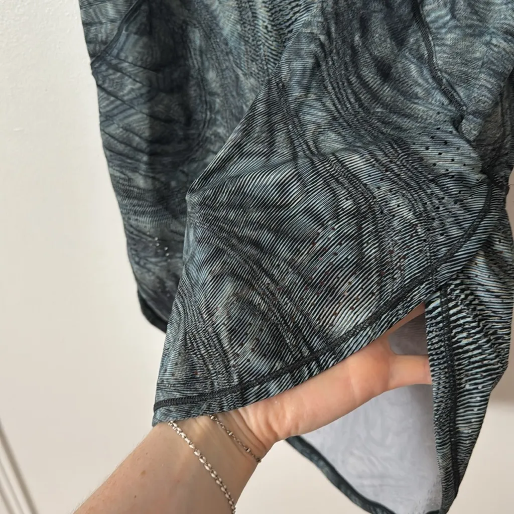 Lululemon 10 High Neck Split Hem Run Tank in Dimensional Icing Blue Multi - Image 6