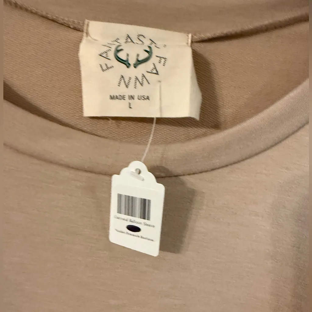 Fantastic Fawn Women's Oatmeal tan balloon sleeve blouse size Large New - Image 4