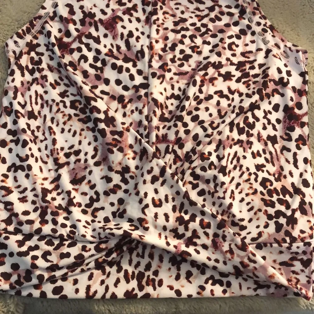 🎉4 for $20 Old Navy Active Leopard Print Tank, size small - Image 3