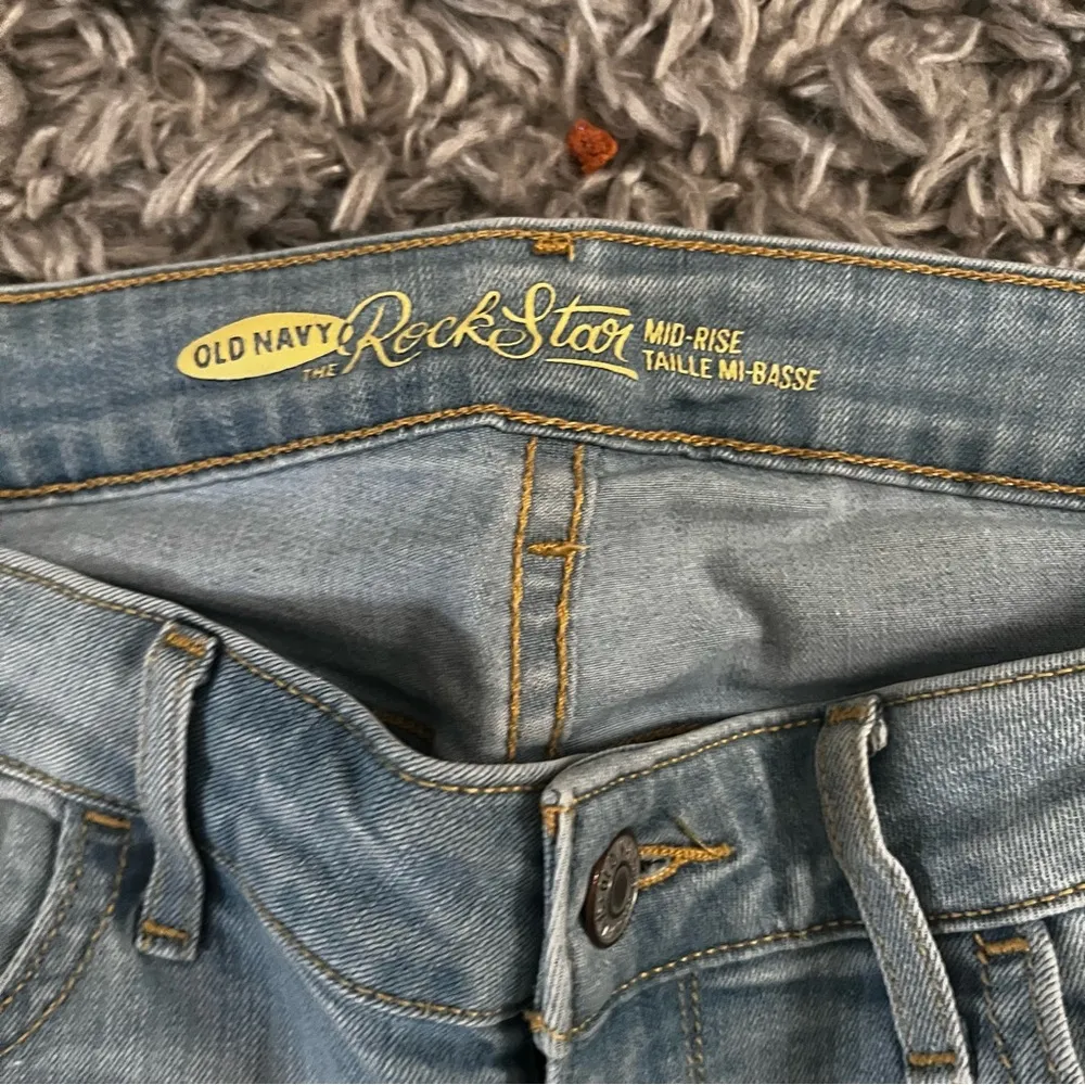 Old navy rockstar mid rise skinny jeans size 8 regular - Image 4