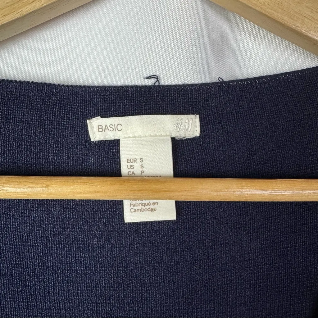 H&M Basic Navy Blue V-Neck Fine Knit Pullover Sweater S - Image 5