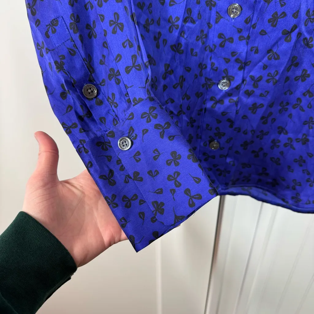 Equipment Quinne Silk Shirt Button Down clover print royal blue satin size xs - Image 4