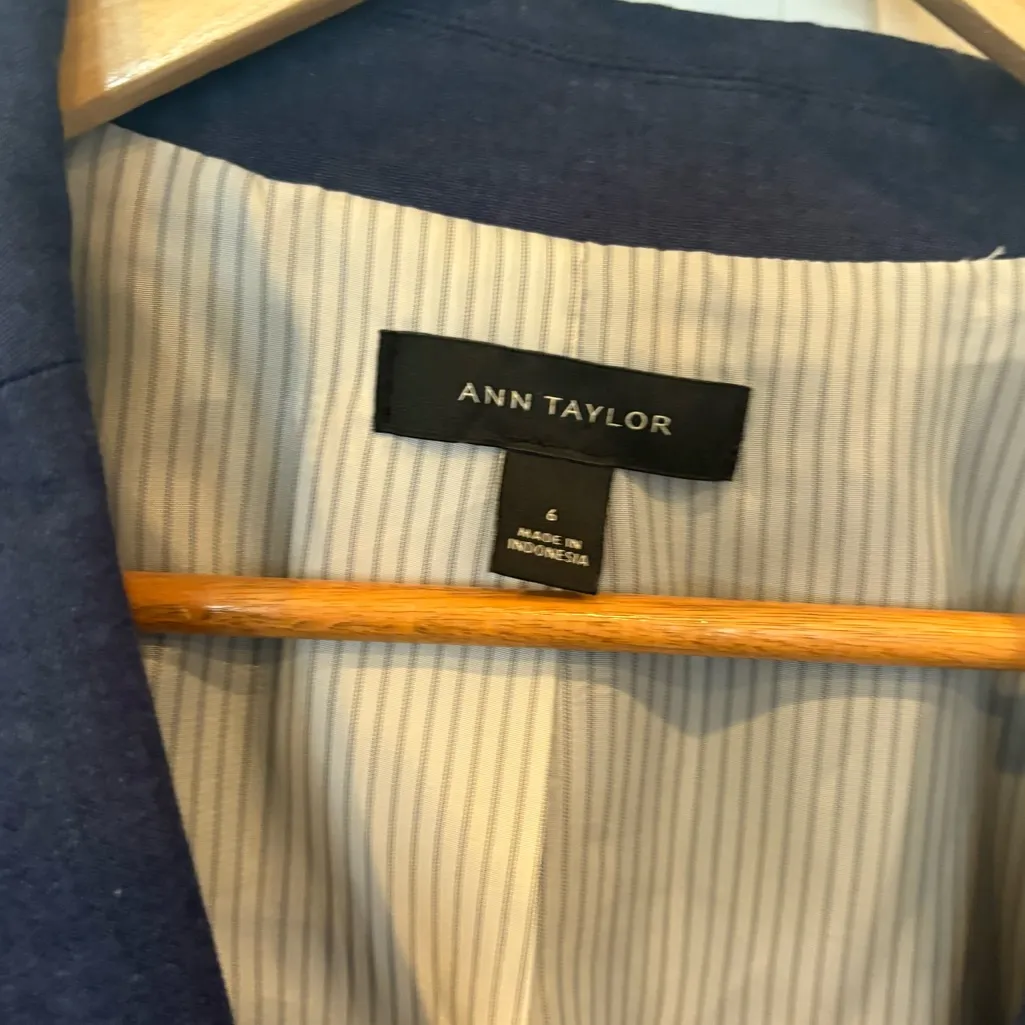 Ann Taylor Blue Blazer Size 6 - Image 7