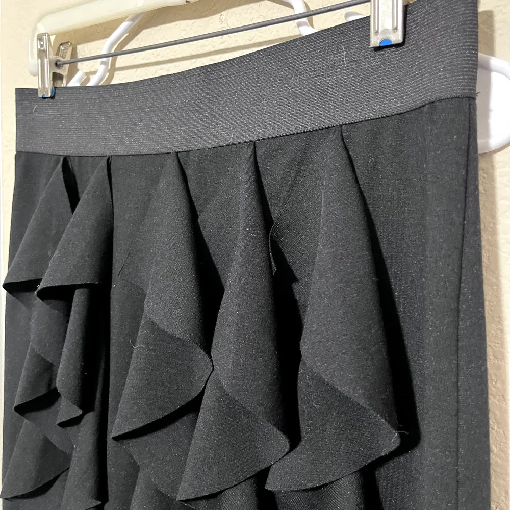 Ali Miles Black Mini Skirt Size 4/S Ruffled pencil Pull on stretchy - Image 2