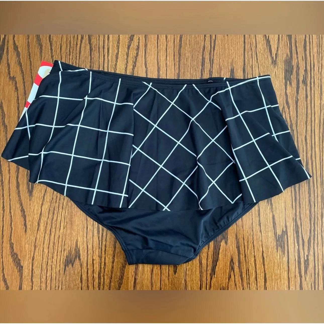 Spanx Swim Bikini Bottom Womens 10 Flirty Mid Rise Black Geo Swim Skirt NWT - Image 7