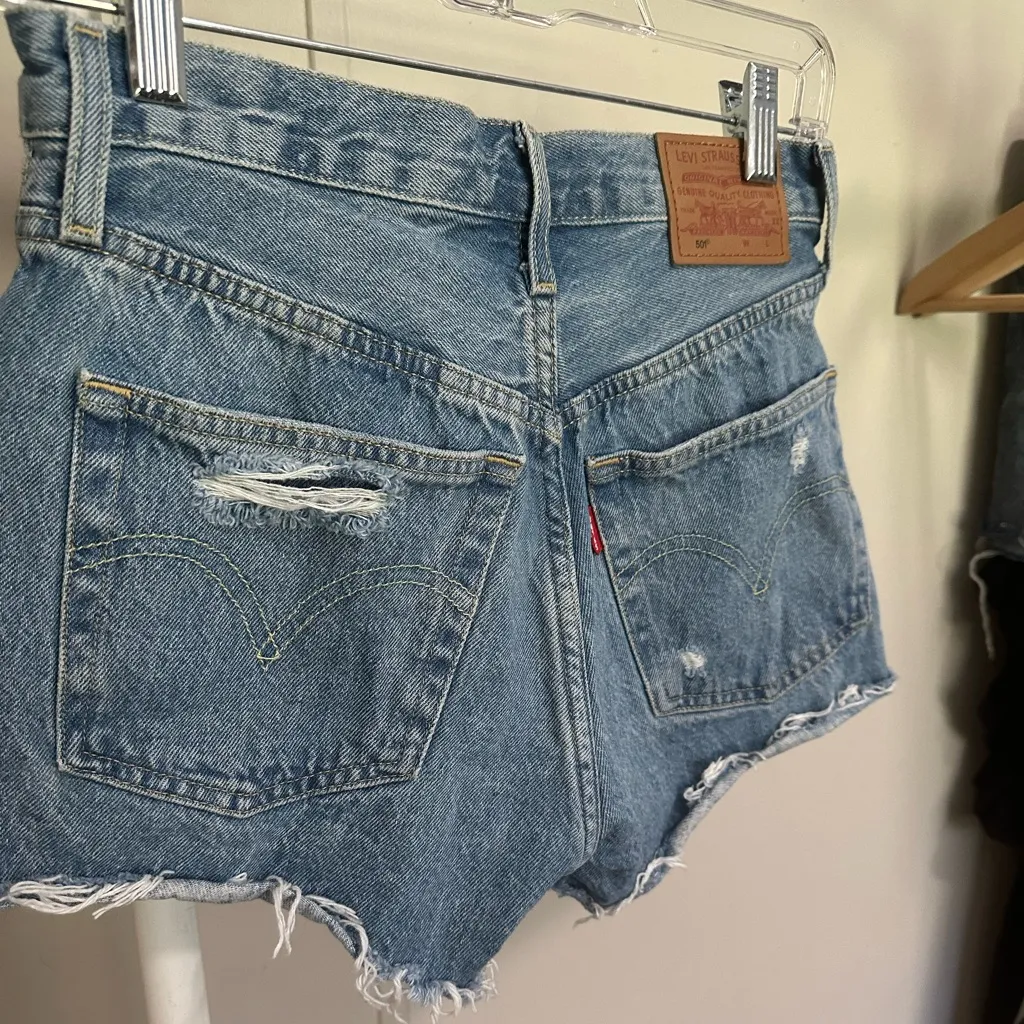Levi’s Women’s 501 High Waisted Distressed Denim Shorts Medium Wash 28” waist - Image 5