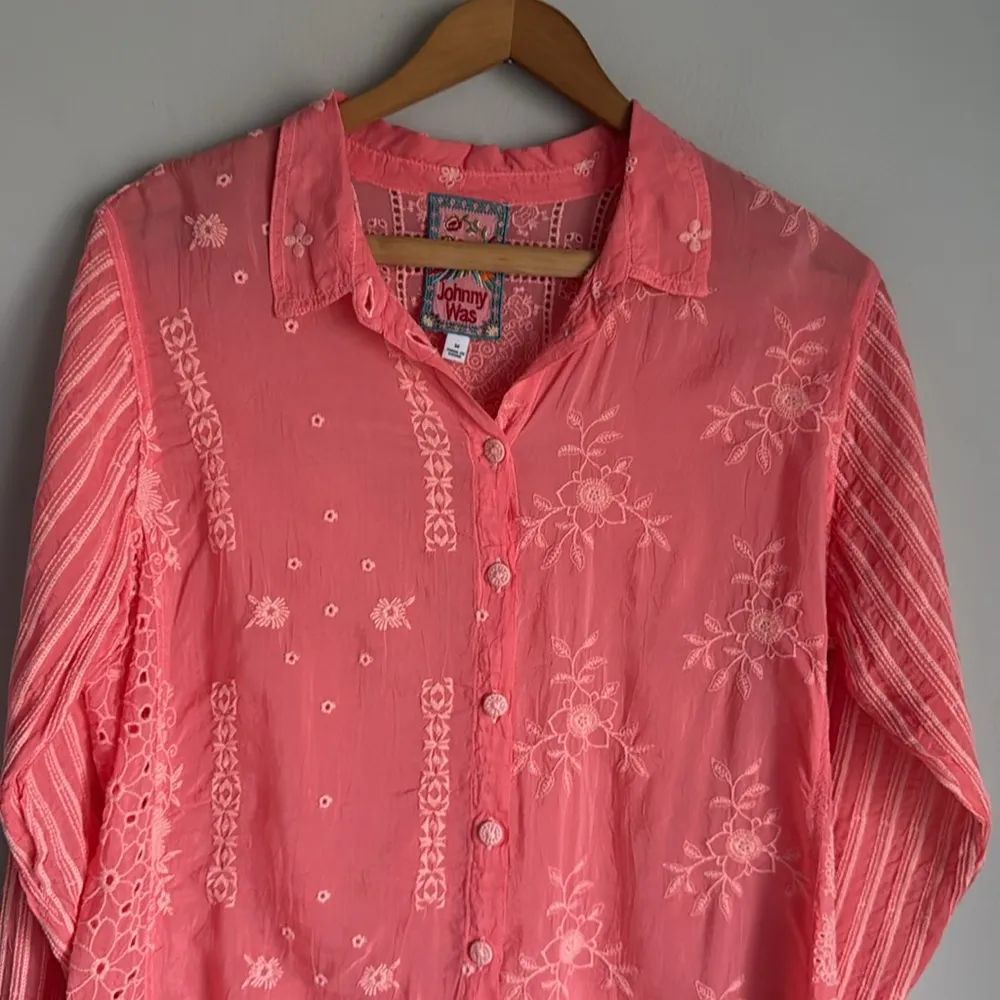 Johnny Was NYX Button Down Embroidered Eyelet Shirt Tunic in Coral Sunset Medium - Image 5