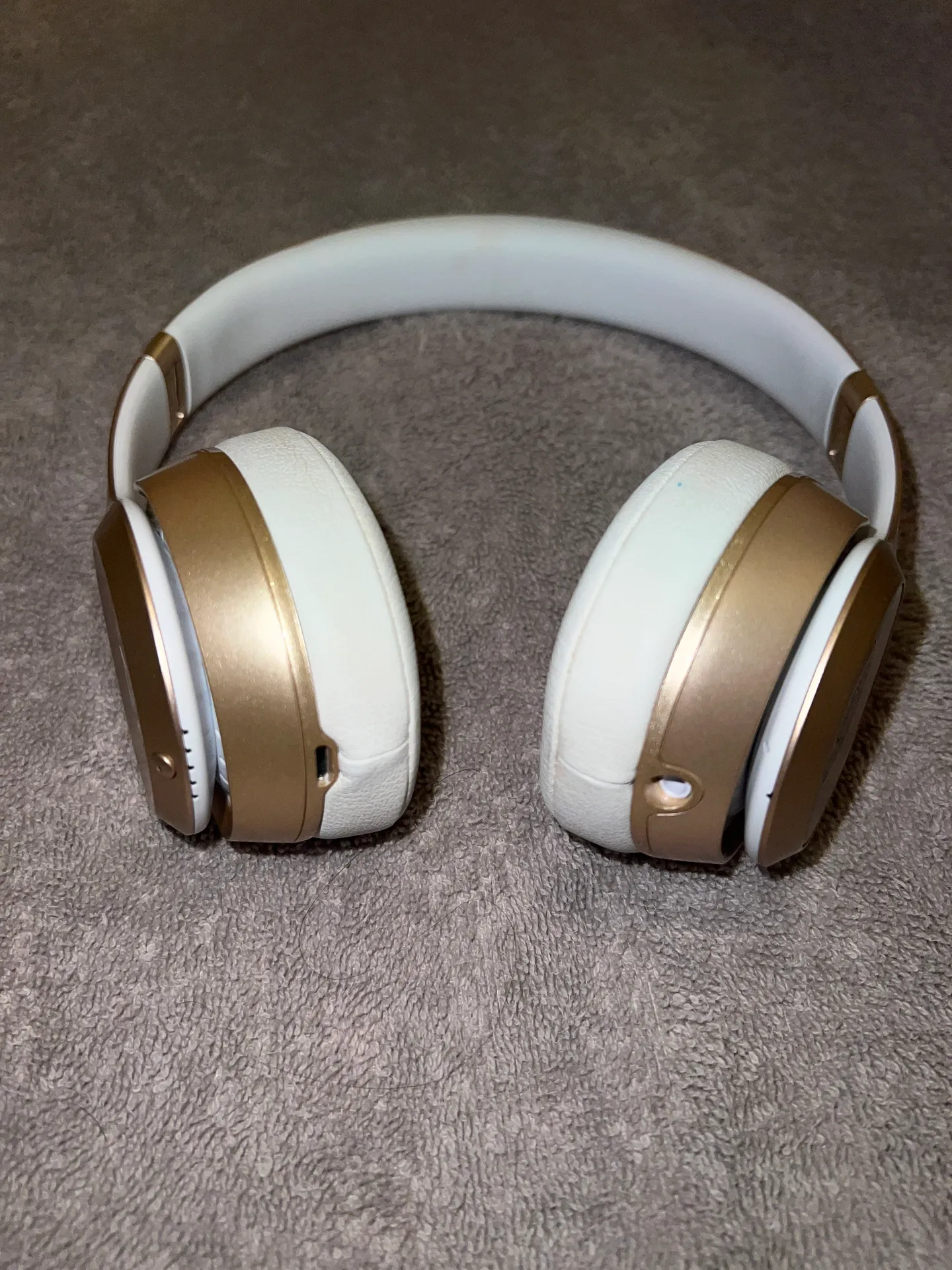 Beats by Dre Gold Wireless Headphones - Image 3