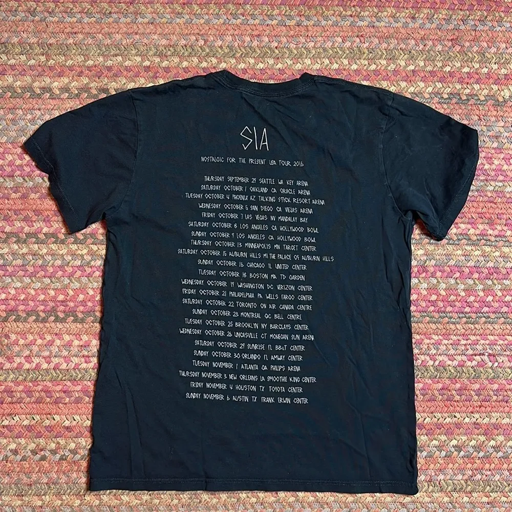 2016 SIA NOSTALGIC FOR THE PRESENT USA TOUR BLACK TEE Size M - Image 4