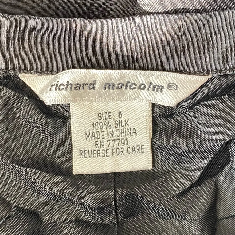 Vintage Richard Malcolm Black Silk Front Slit Capri Pants, Size 6 - Image 5