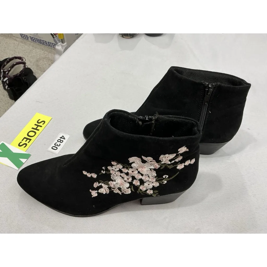 Womans Just Fabulous Booties 8 Side Zip Flower Detail Block Heel Pointed Toe - Image 3