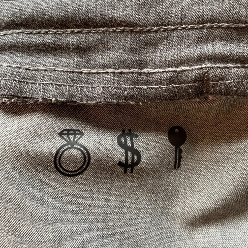 FIGS Yola Skinny Technical Collection Scrub Pants in Graphite Gray Size Medium - Image 9