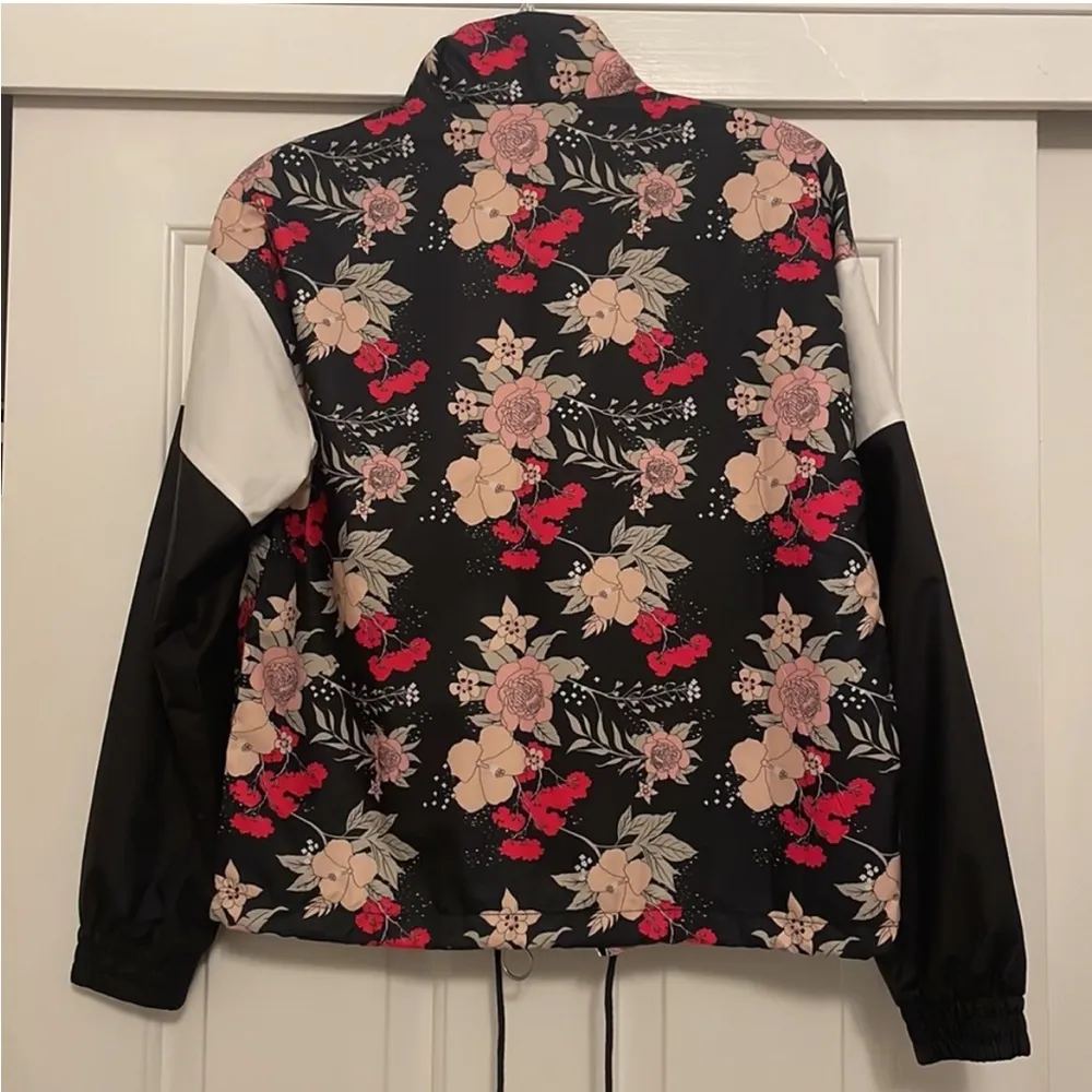 NWT Macy’s Puma Floral Windbreaker - Image 10