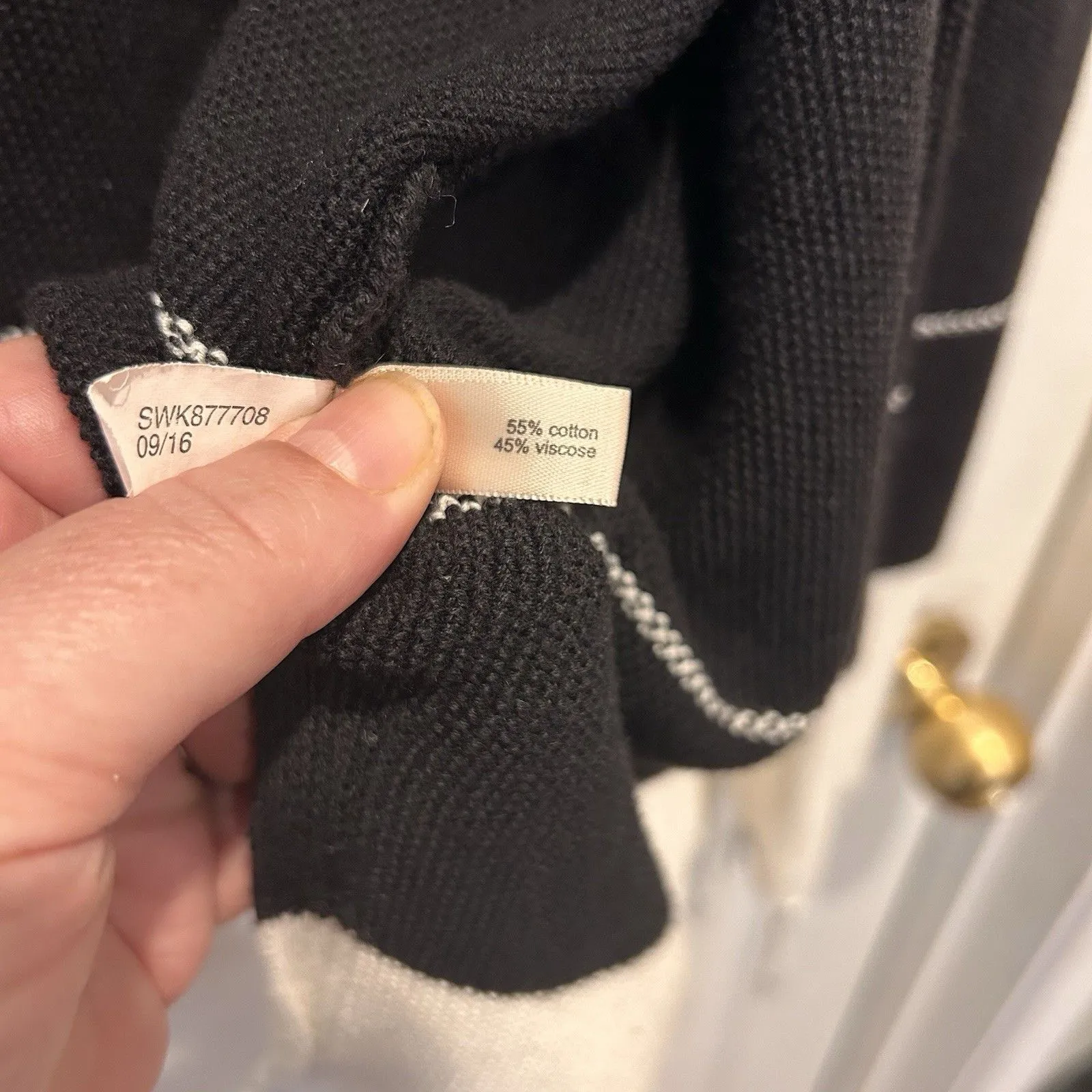 The Limited Cardigan Womens M/L Shawl Cream Black Sleeveless Fringe Knit‎ - Image 4