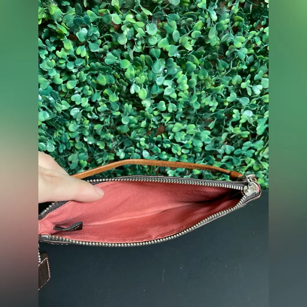 Coach - Vintage Brown Pebbled Leather Zip Wristlet W/ Hangtag & Pink Stitching - Image 8